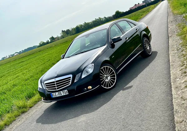 samochody osobowe Mercedes-Benz Klasa E cena 42500 przebieg: 254900, rok produkcji 2010 z Chojnów